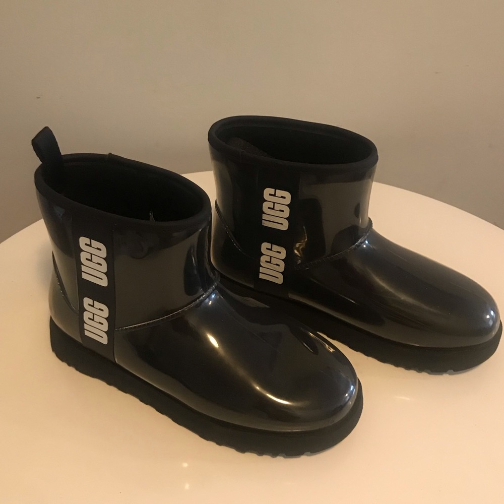 UGG Clear Boots Black size 9 LIKE NEW